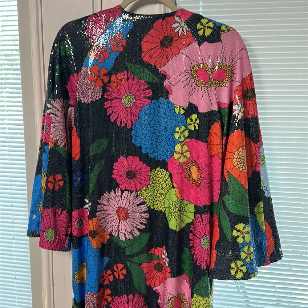 NWOT. Vilagallo Multicolor Sequin Kimono in Floral pattern. Size M. - Picture 4 of 8